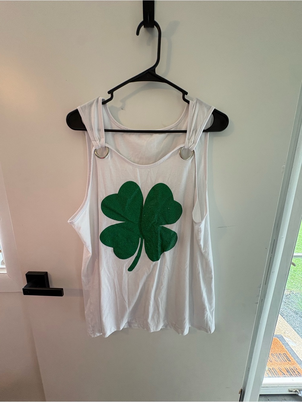 White Clover Graphic Tank Top – 2XL, lucky St Pattys Day ready!